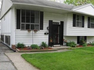 1722 Cinnamon Rd, Fort Wayne, IN 46825