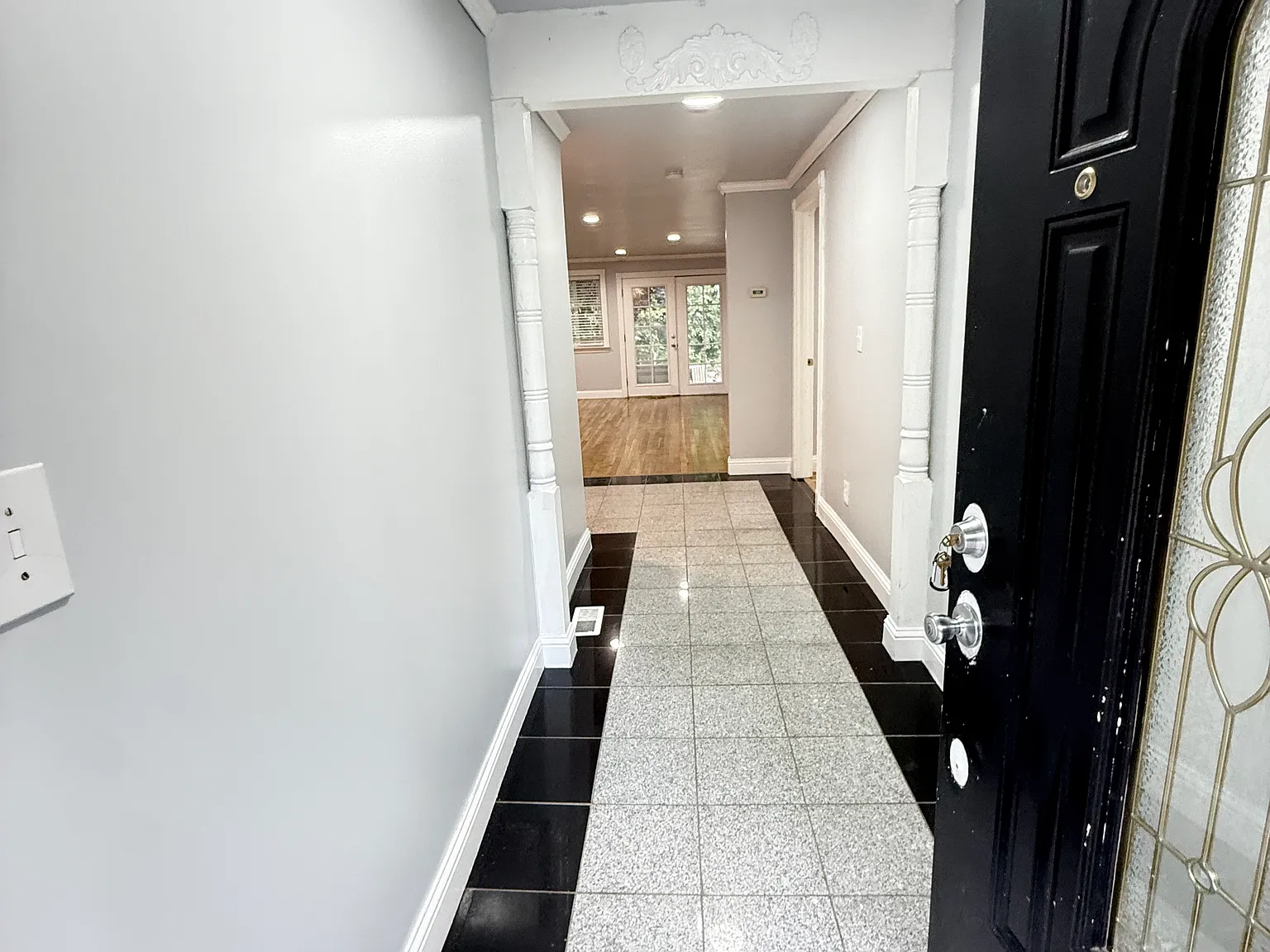 7 bed, 4000 sqft, $6,300 — Photo 2