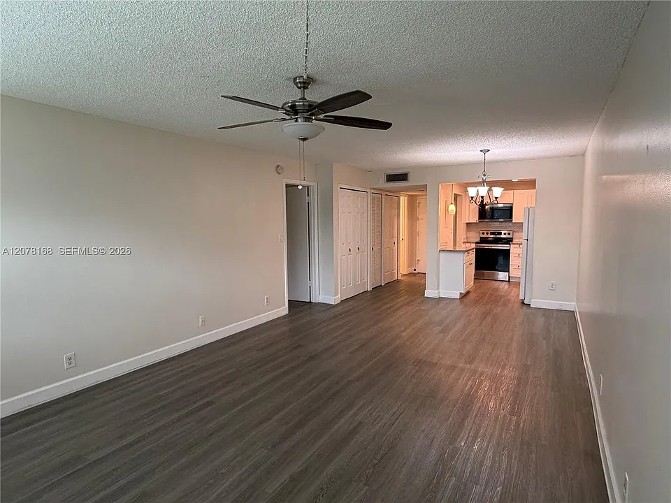 301 Racquet Club Rd #210