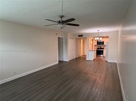 301 Racquet Club Rd