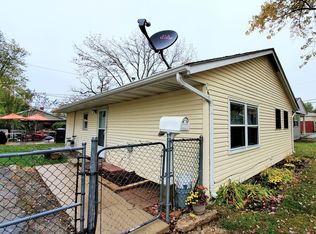 16 Aspen Ln, Carpentersville, IL