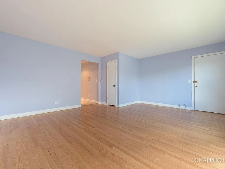 5942 W Addison St #1 — Photo 10