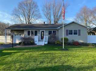 2 Marion Dr, Moriches, NY 11955