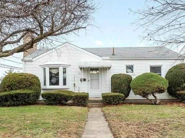 21858 McKinley St, Rockwood, MI 48173