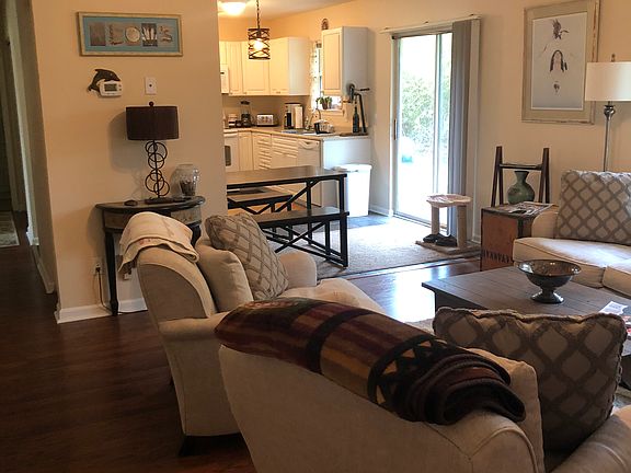 3rd image of 42 Shamrock Cir