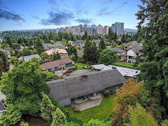 5th image of 9909 NE 16th Pl