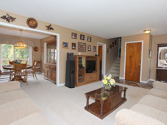 3rd image of 42 Elmwood Dr