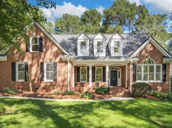 305 Southglen Dr, Cary, NC 27518