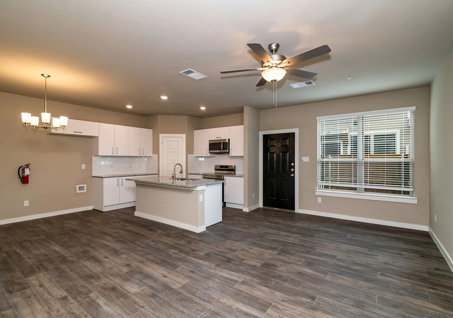 Gorgeous 2 Bedroom Four Plex Located In Midlothian Isd! — Photo 3