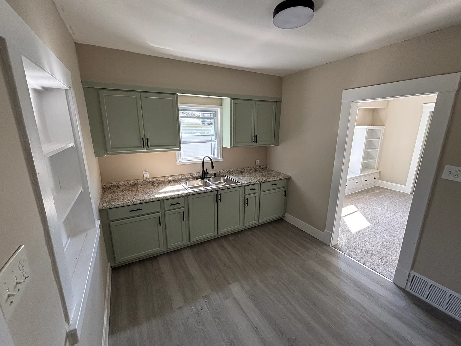 4 bed, 1400 sqft, $1,350 — Photo 2