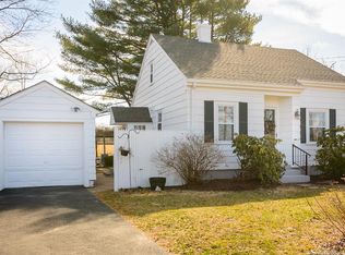 1358 Main Rd, Tiverton, RI 02878