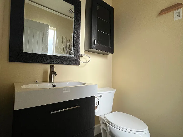 742 Tulip Ln — Photo 16
