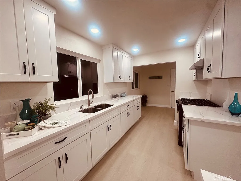 4 bed, 1120 sqft, $3,995 — Photo 1