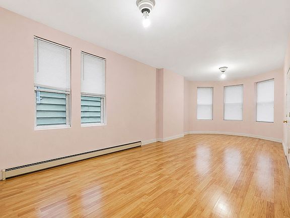 5th image of 2549 37th St