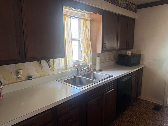 3rd image of 460 E Main St