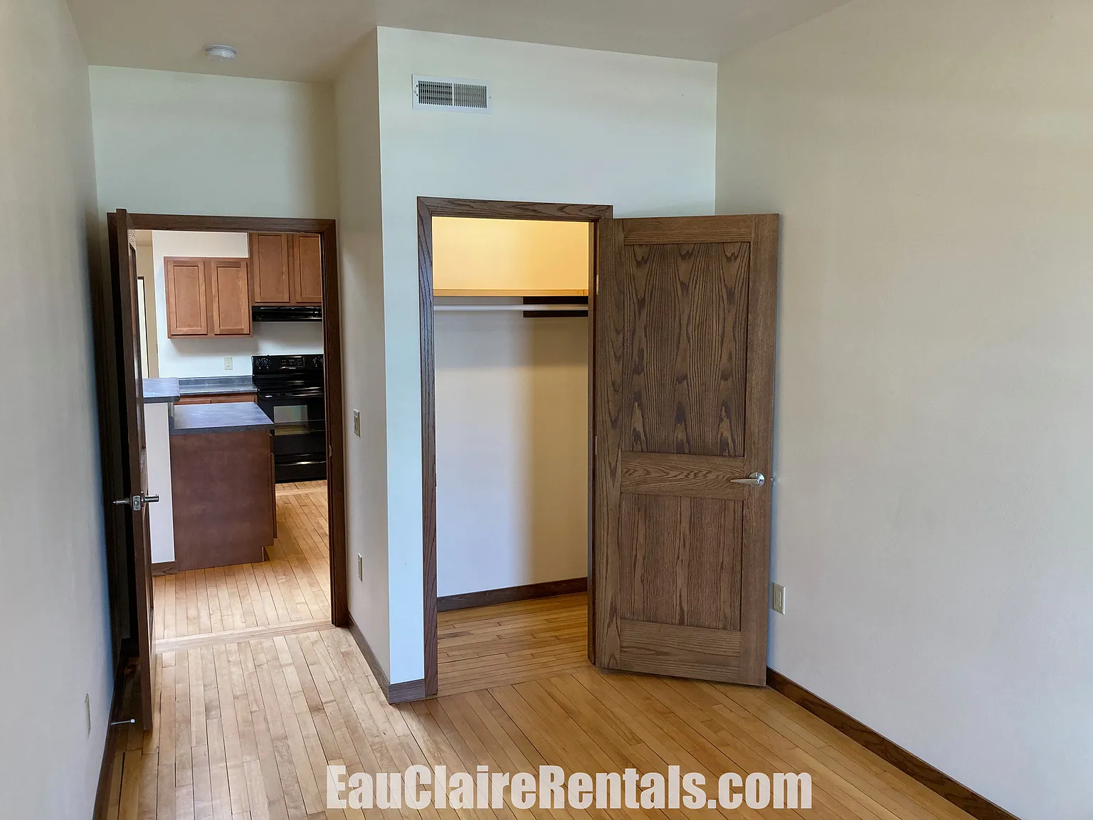 2 bed, 1300 sqft, $1,350 — Photo 3