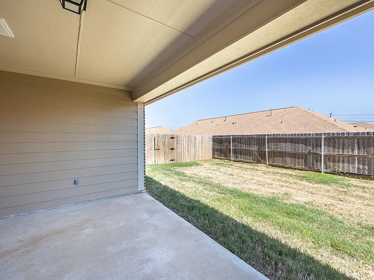 815 E Grande Blvd #R-102 — Photo 20