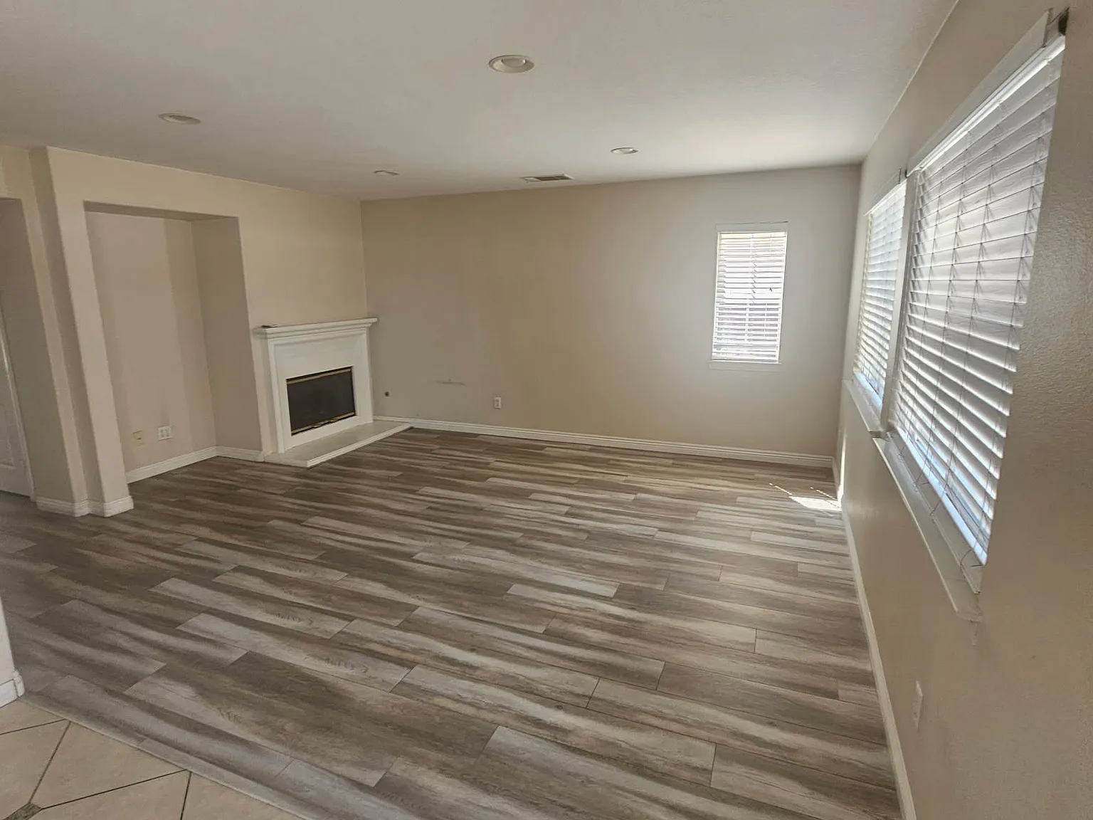 5 bed, 2680 sqft, $6,400 — Photo 2