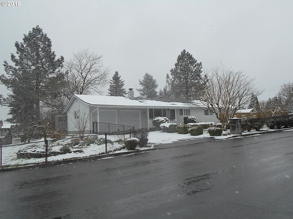 1st image of 10707 NE 67th St