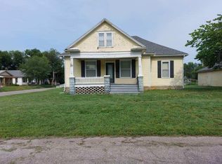 621 N 17th St, Parsons, KS 67357