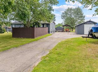 6420 Stoddard Hayes Rd, Farmdale, OH 44417