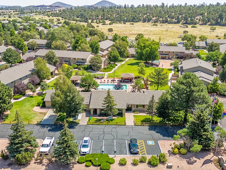 Country Club Meadows Apartments — Photo 20