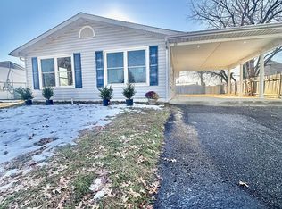 23 Tamarack Ln, Levittown, PA 19054