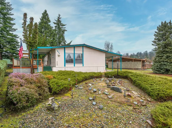 1077 Lee Roze Ln, Grants Pass, OR 97527
