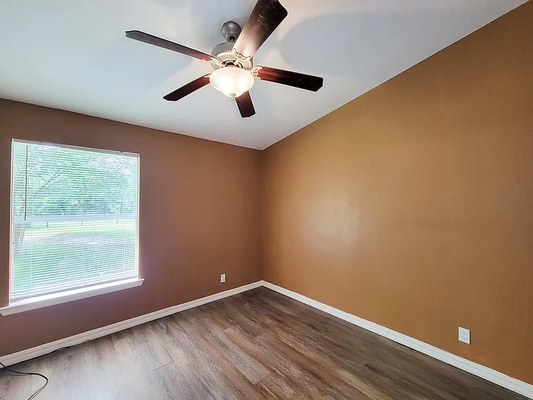 20284 Forest Woods Ln — Photo 19
