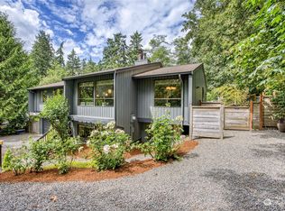 9330 NE Lovgreen Rd E, Bainbridge Island, WA 98110