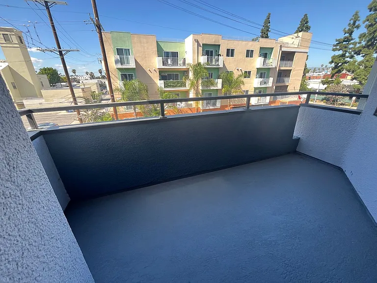 6310 Sylmar Ave — Photo 21