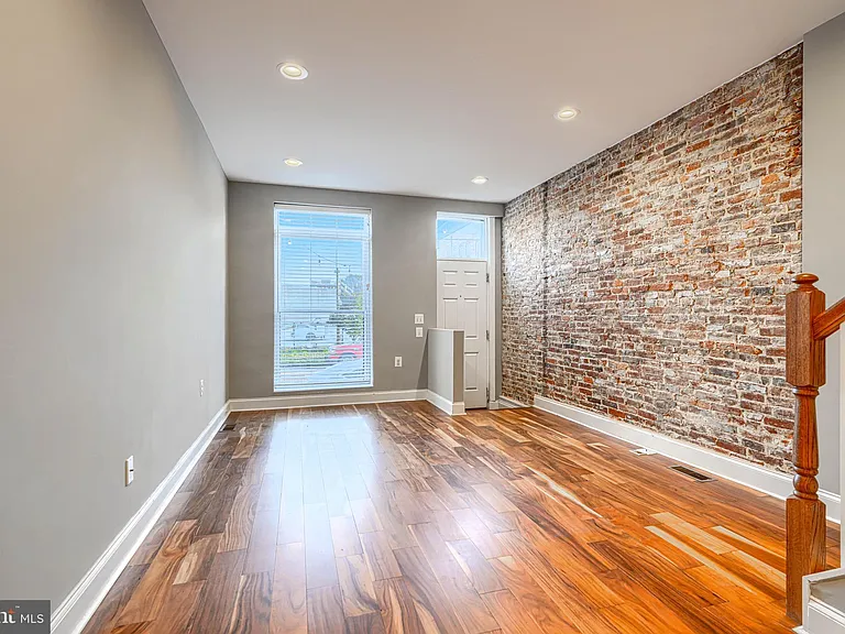 1620 E Clement St — Photo 5