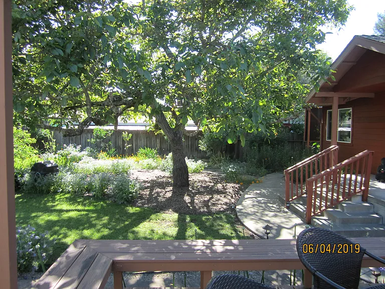 945 Wright St — Photo 7