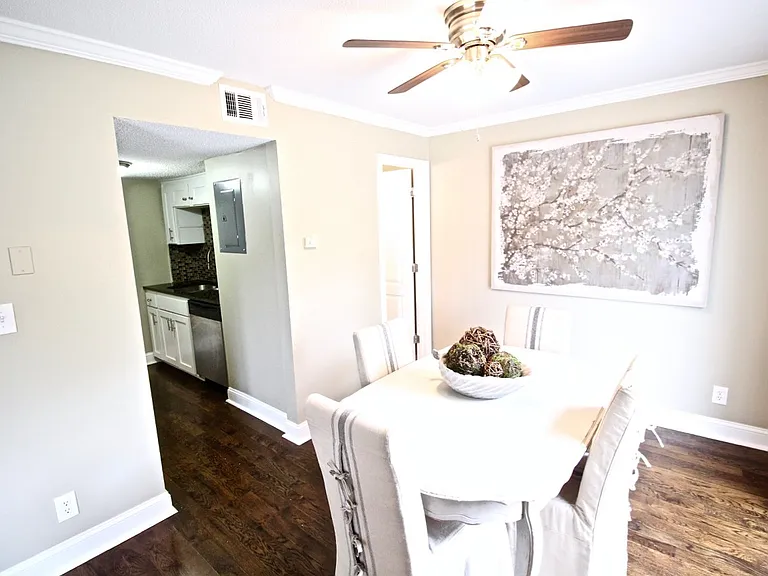 Plaza La Belle Apartments — Photo 18