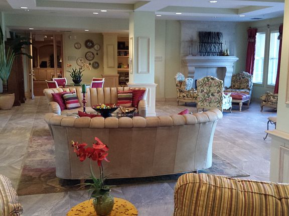Common Lounge & Library