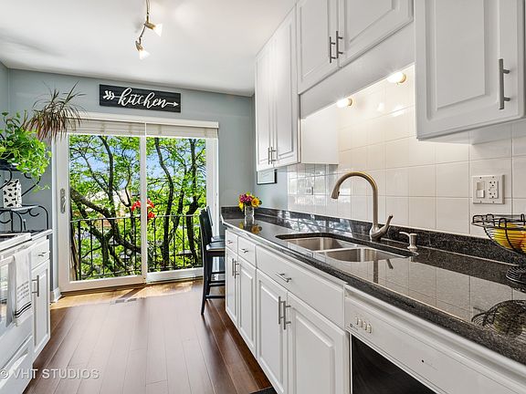 4th image of 1719 Northfield Sq