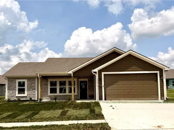 1302 NE Sequoia Ct, Oak Grove, MO 64075