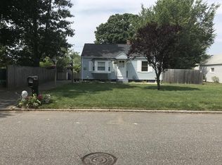 24 Maebeth St, Springfield, MA 01119