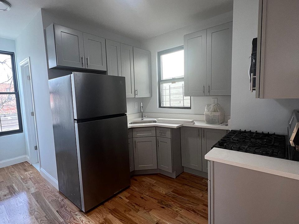 1st image of 1423 Needham Ave Floor 2