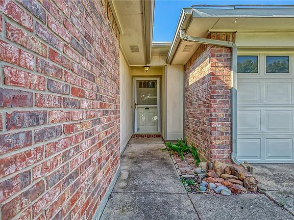 5th image of 304 Hemlock Dr