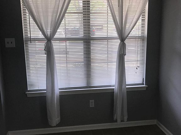 4th image of 101 Basswood Ct