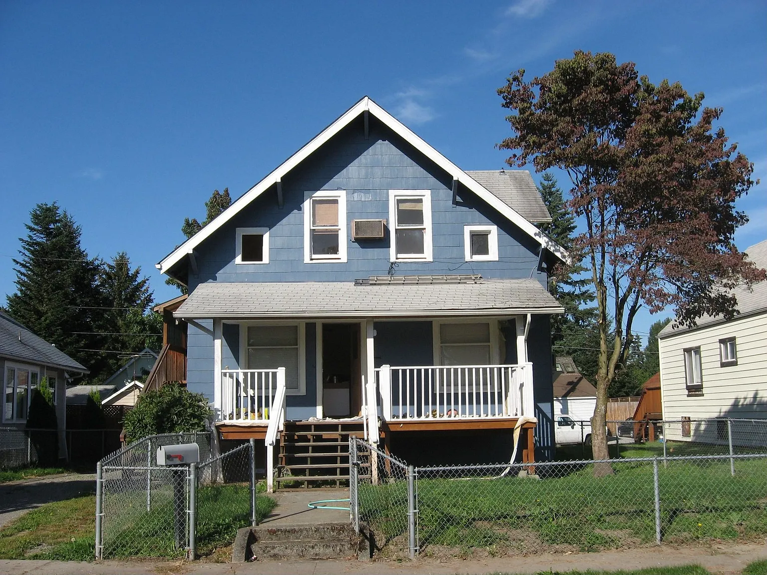 223 H St SE photo 1