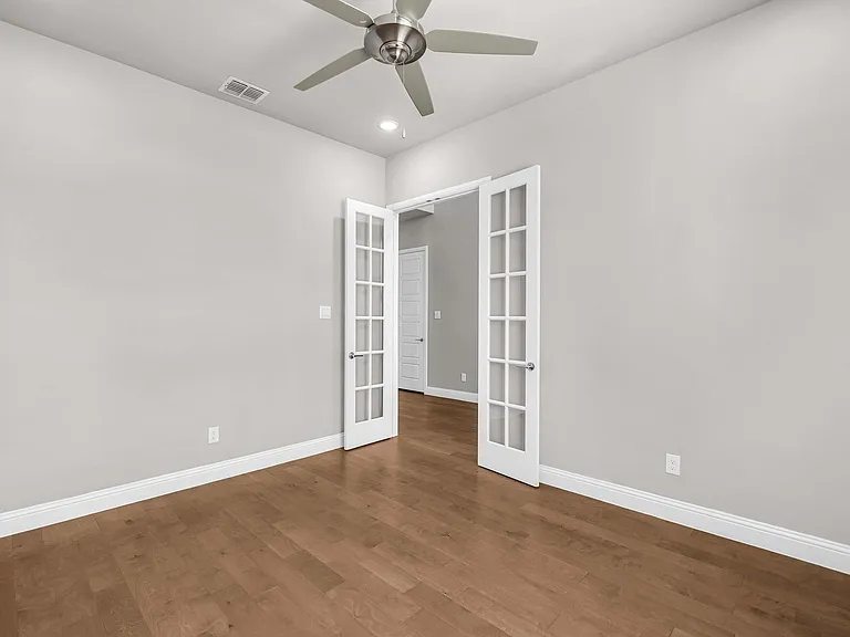 11706 Mikaela Dr — Photo 7