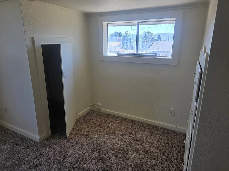 403 De Barr Ave — Photo 5
