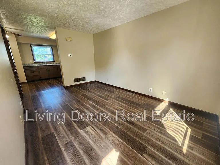 1627 Deweese Dr — Photo 6