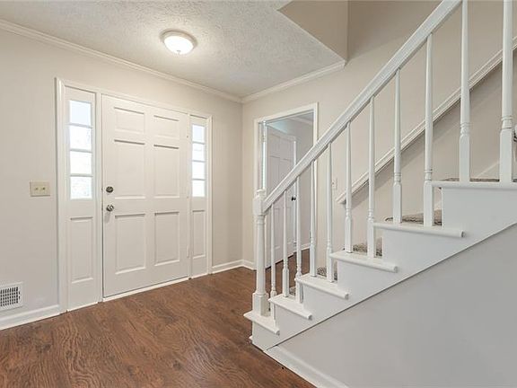 3rd image of 365 White Oak Way
