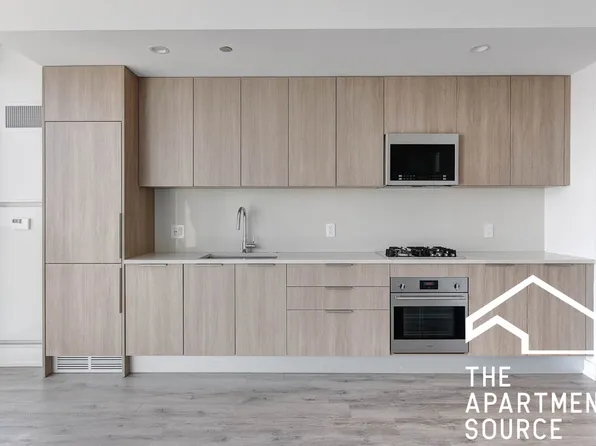 204 Hill Convertible, Chicago, IL 60610