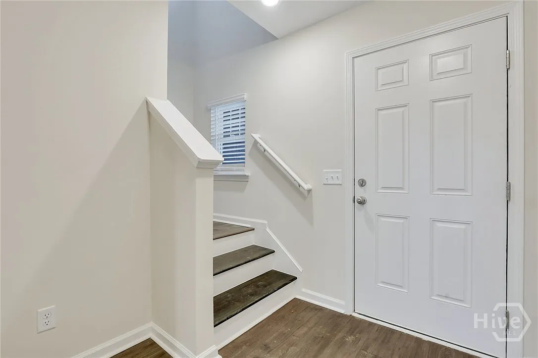 3 bed, 2.5 bath, 1520 sqft, $1,700 — Photo 2