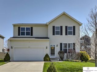 2311 Ridgeview Dr, Papillion, NE 68046