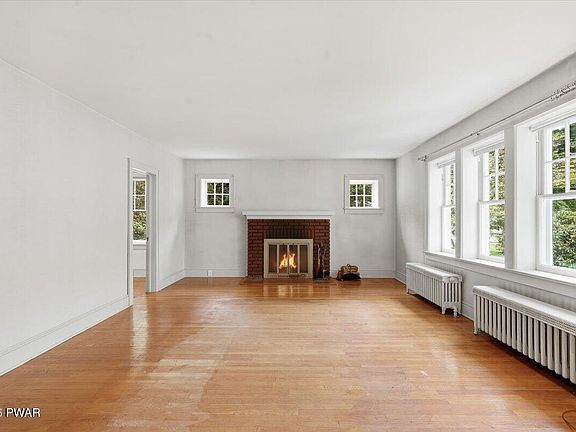3rd image of 42 River Rd